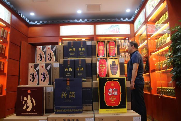 南陽汾酒竹葉青旗艦店盛大開業，開啟白酒零售新篇章